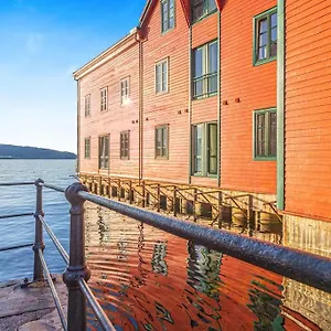 Seaside Apt. Catch Crabs From Your Bedroom Window! Bergen